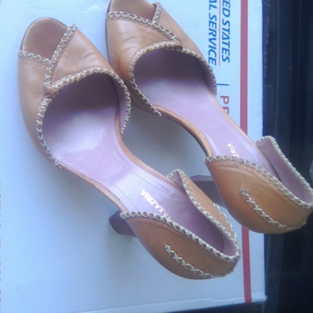 BCBGMAXAZRIA Leather high heels in excellent condition.Size 7.5 B.MSRP $ 259